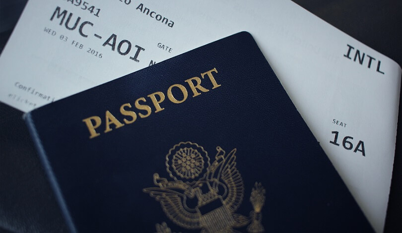 Pasaporte y tarjeta de embarque