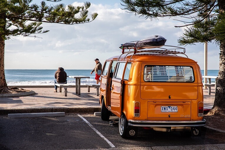 Furgoneta vintage aparcada en Australia